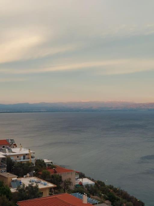 Simply Meraki Gytheian Apt With Panoramic Sea View ยีธิโอ ภายนอก รูปภาพ